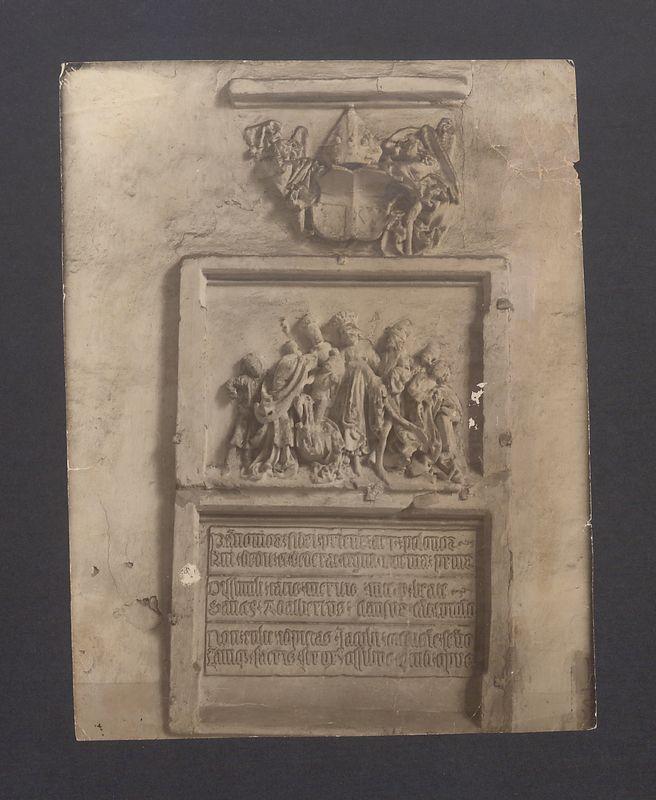 Fragment nagrobków arcybiskupa Jakuba z Sienna i św. Wojciecha.