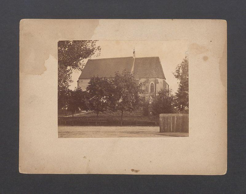 Kościół parafialny pw. św. Michała Archanioła.