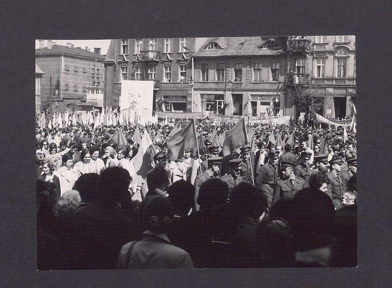1 Maja 1972 r. w Gnieźnie. Rynek.