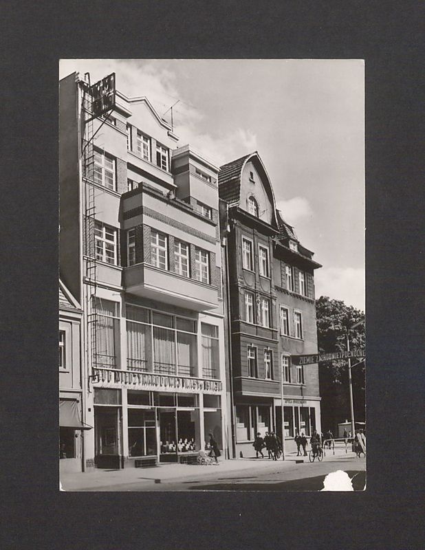 Klub Międzynarodowej Prasy i Książki "Ruch" na ul. Chrobrego.