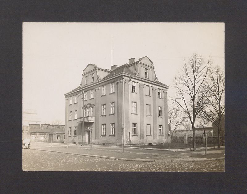 Budynek przy ul. Jana Pawła II (Urząd Miar i Wag).