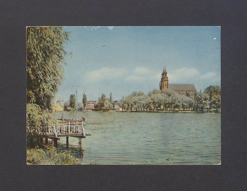 Gniezno, widok ogólny. W głębi katedra z XIV w., rozbudowana w XVII i XVIII w.