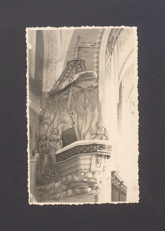 Kościół pw. Św. Trójcy, ambona w kształcie łodzi rybackiej.