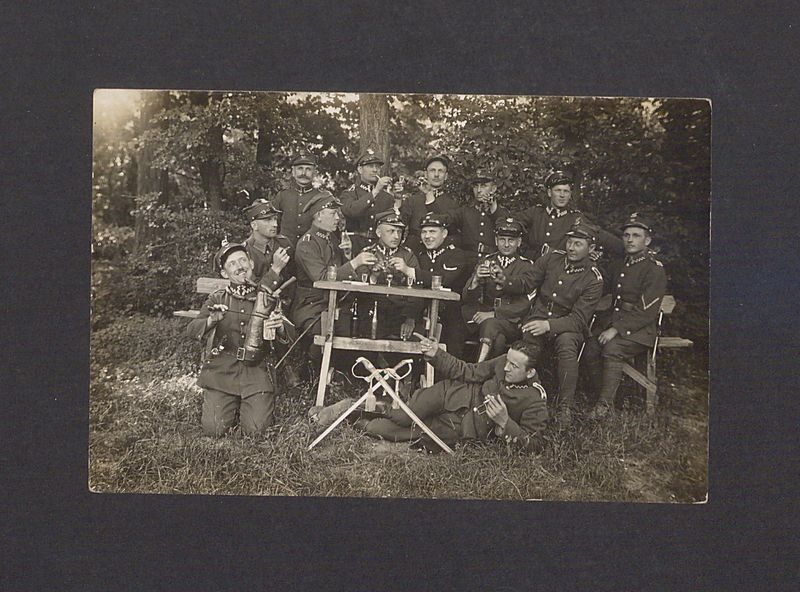 Żołnierze 69 Pułku Piechoty na strzelnicy.