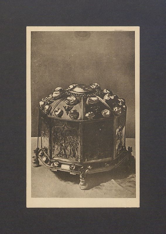 Katedra, złoty relikwiarz.