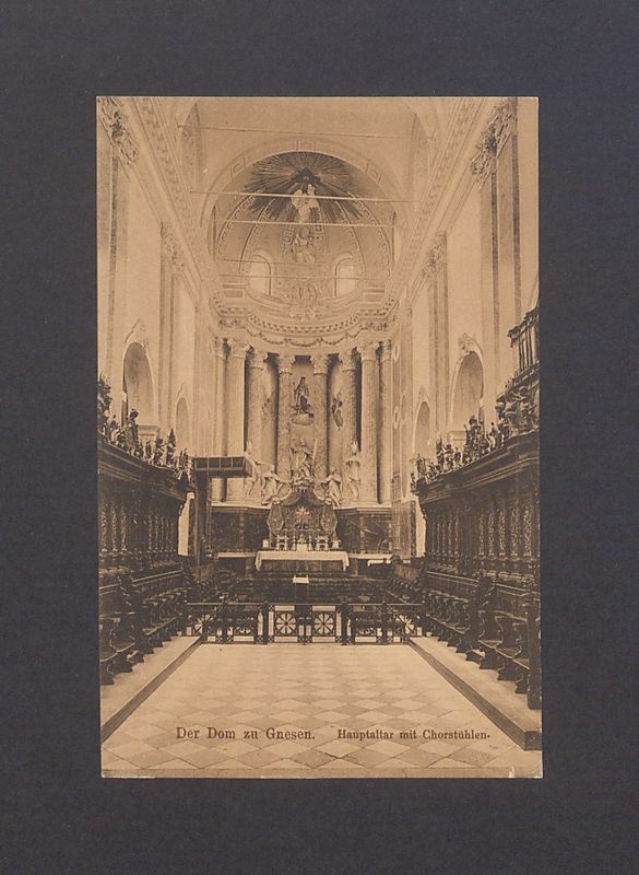 Ołtarz główny w katedrze gnieźnieńskiej.