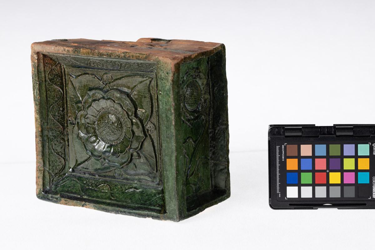 Kafel z rozetą kwiatową