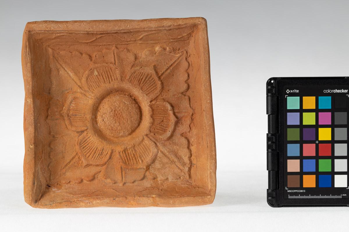 Kafel z motywem rozety kwiatowej