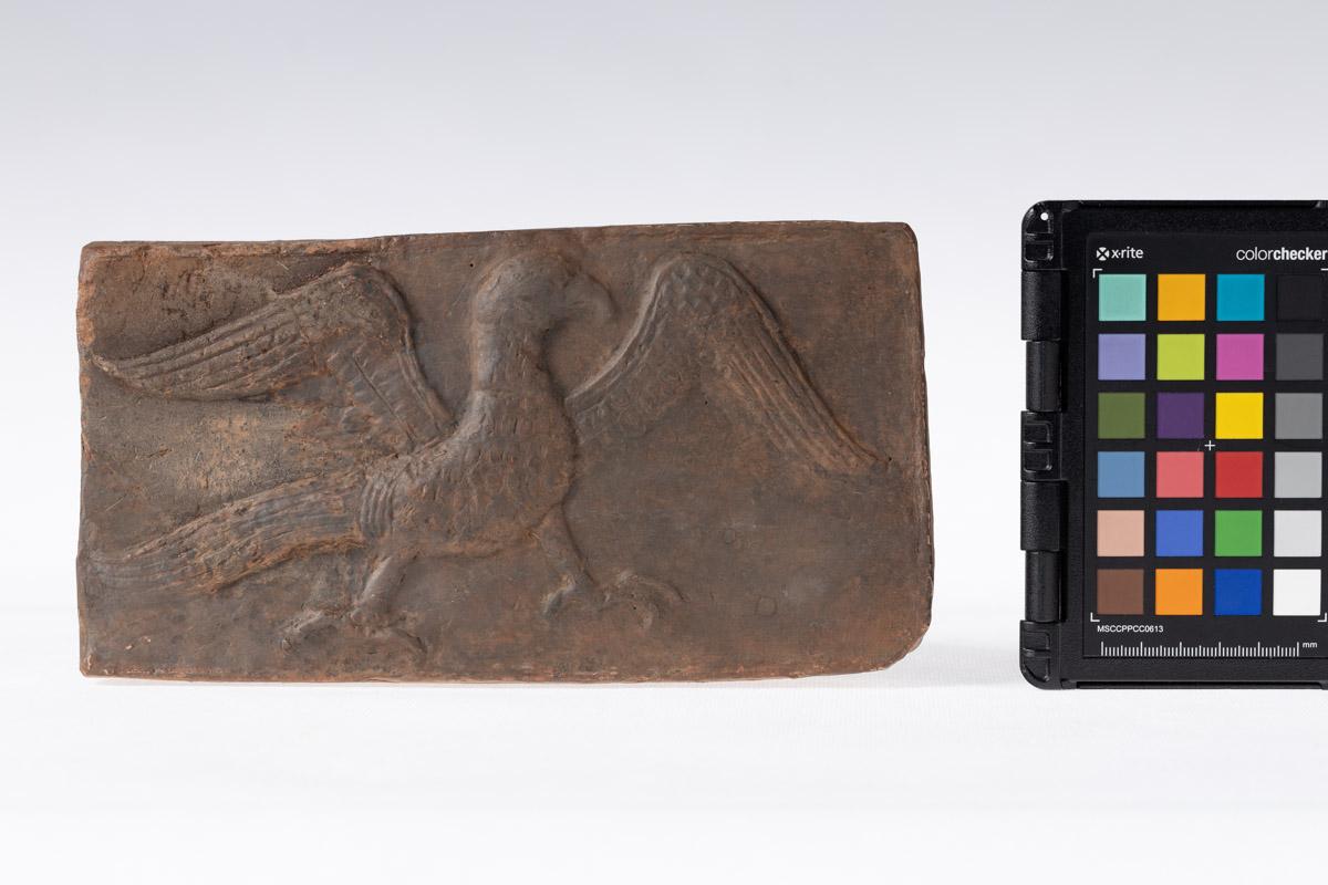 Płytka z wyobrażeniem orła