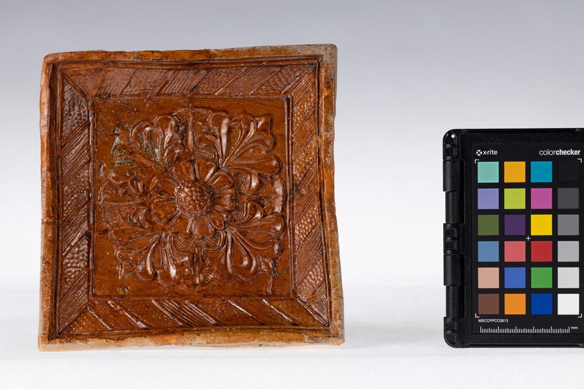 Kafel z rozetą kwiatową