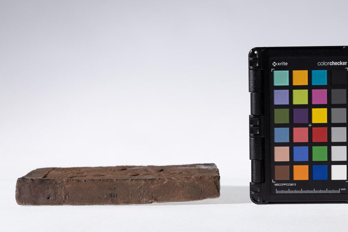 Płytka z wyobrażeniem konia, głowy ludzkiej i smoka