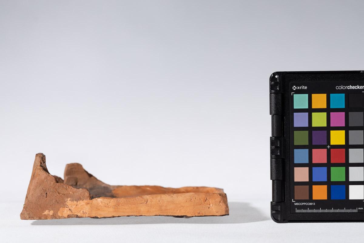 Kafel z fragmentem herbu