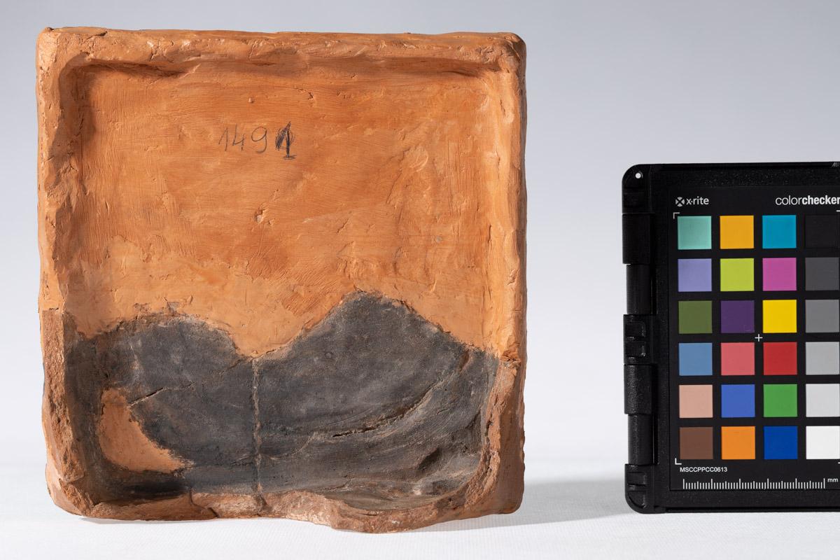 Kafel z fragmentem herbu