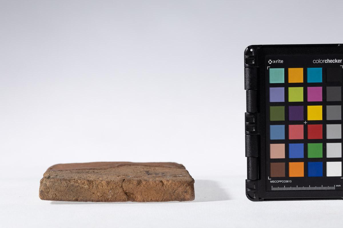 Płytka z wyobrażeniem ptaka