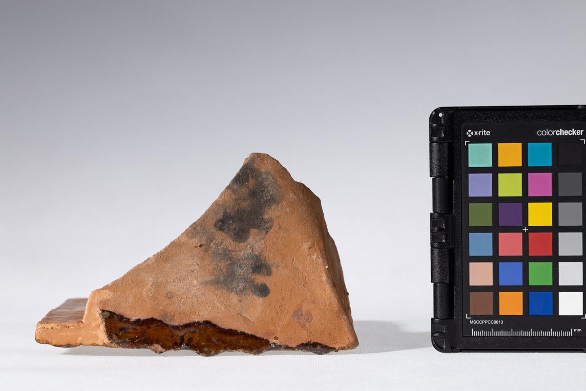 Kafel z motywem pelikana w gnieździe