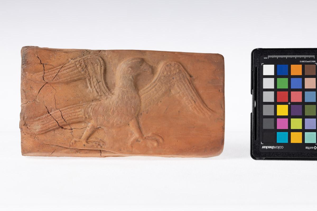 Płytka z wyobrażeniem orła