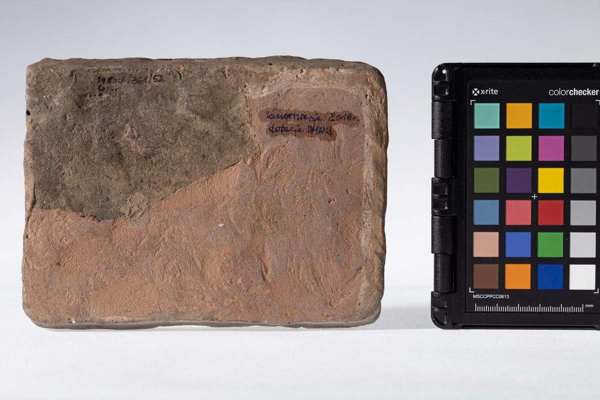 Płytka z wyobrażeniem jeźdźca przy Drzewie Życia