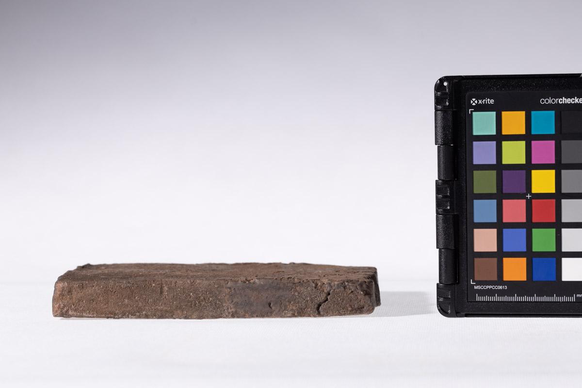 Płytka z wyobrażeniem byka