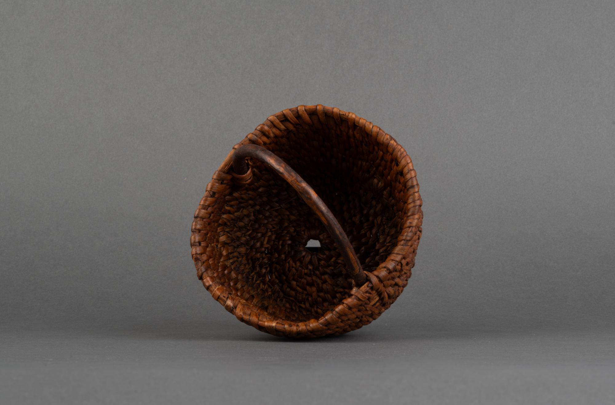 Koszyczek z pałączkiem