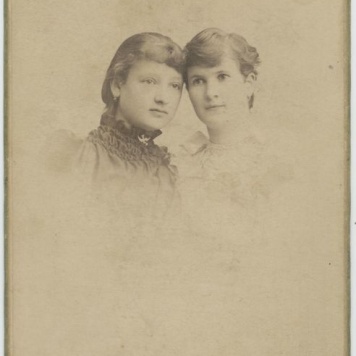 Portret dwóch kobiet