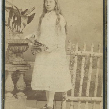 Portret młodej kobiety