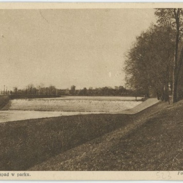 Wodospad w parku, Kalisz 