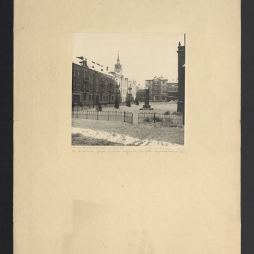 Kapliczka św. Jana Nepomucena na dziedzińcu przed kościołem św. Jana Nepomucena, Kalisz