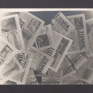 Rozłożone numery tygodnika "Ziemia Gnieźnieńska".