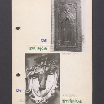 Wnętrze gnieźnieńskiej katedry. Płyta nagrobna Jakuba z Sienna z końca XV w.