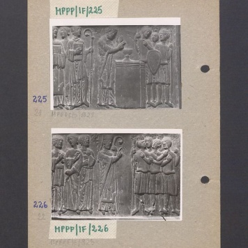 Wnętrze gnieźnieńskiej katedry. Drzwi Gnieźnieńskie, scena przedstawiająca ostatnią mszę.