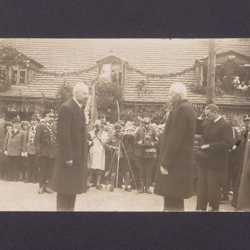 Powitanie Ignacego Mościckiego, prezydenta Polski przez Leona Barciszewskiego, prezydenta miasta Gniezna.