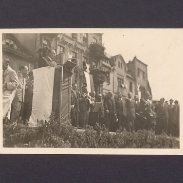 Przemówienie Bolesława Bieruta na Rynku w Gnieźnie.