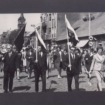 1 Maja 1972 r. w Gnieźnie. Ul. Chrobrego.
