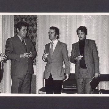 Podpisanie porozumienia z Filharmonią Poznańską w Gnieźnie w Pałacu Ślubów. Z lewej Henryk Jankowski, pierwszy sekretarz PZPR w Gnieźnie.