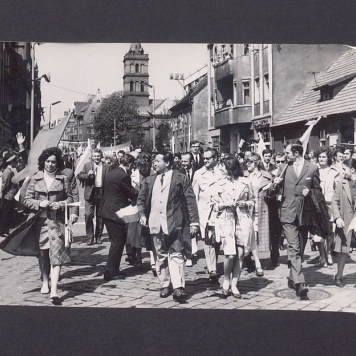 1 Maja 1972 r. w Gnieźnie. Ul. Chrobrego.