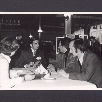 Podpisanie porozumienia z Filharmonią Poznańską w Gnieźnie w Pałacu Ślubów. W środku Waldemar Kiełbowski, kierownik Wydziału Kultury  UM w Gnieźnie