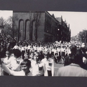 1 Maja 1972 r. w Gnieźnie. Ul. Chrobrego.