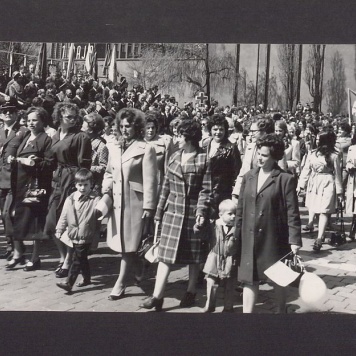 1 Maja 1972 r. w Gnieźnie. Ul. Chrobrego.