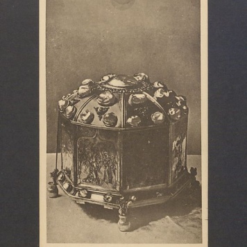 Katedra gnieźnieńska. Złoty relikwiarz z głową św. Wojciecha skradziony 13 lipca 1923 roku.