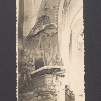 Kościół pw. Św. Trójcy, ambona w kształcie łodzi rybackiej.