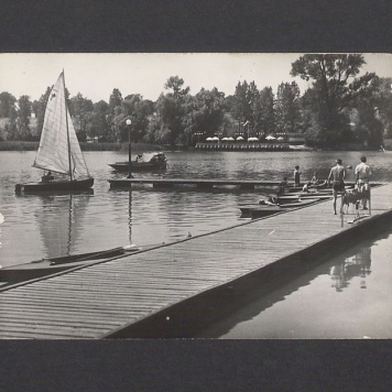 Kąpielisko nad jeziorem Jelonek w Parku Piastowskim.